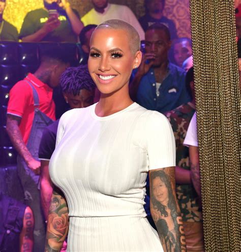  A Profile of an Influential Figure: Amber Rose 