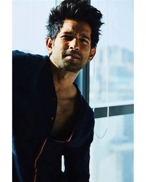 A Fit and Fabulous Figure: Vikrant Massey's physique
