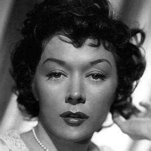 A Rollercoaster Life: Unraveling the Personal Challenges of Gloria Grahame