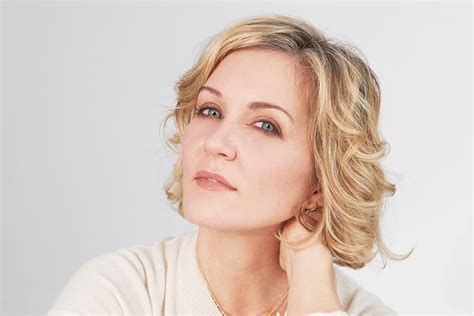 Amy Carlson: Exploring the Journey of a Talented Female Performer