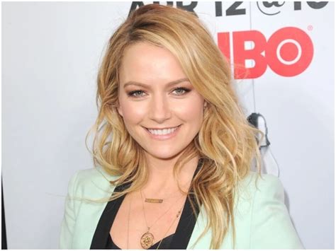 Becki Newton: A Rising Star in Hollywood