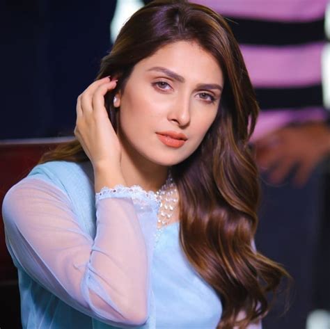Deciphering Ayeza Khan: Delving into the Actress's Body Metrics and Physique