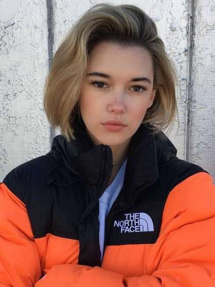 Decoding Sarah Snyder's Figure: Fitness, Diet, and Body Measurements