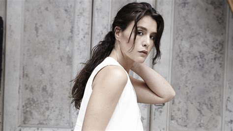 Discovering Jessie Ware's Personal Life and Influences