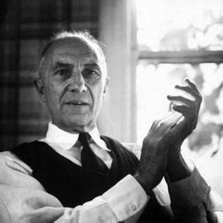 Exploring William Carlos Williams' Unique Style: The Imagist Movement and Beyond