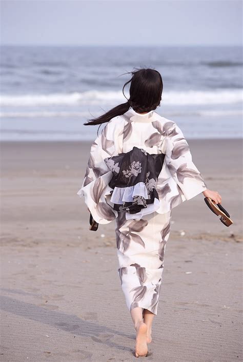Fashion Forward: Noriko Iriyama's Ascent to Style Stardom
