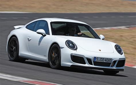 Figure of Porsche Carrera: Exploring the Performance and Handling
