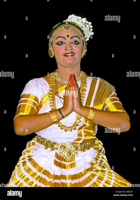 Mohiniyattam: A Journey through the Life of a Dancer