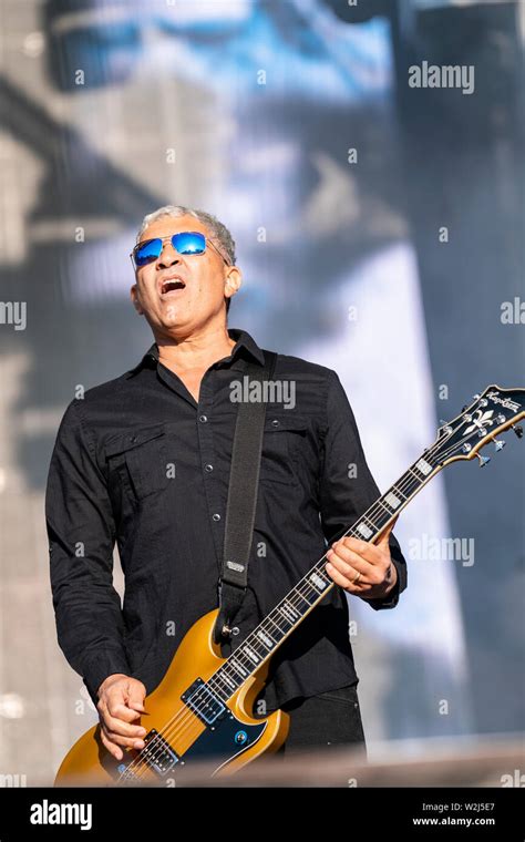 Pat Smear's Thriving Solo Career: The Revival of Georg Albert Ruthenberg's Legacy