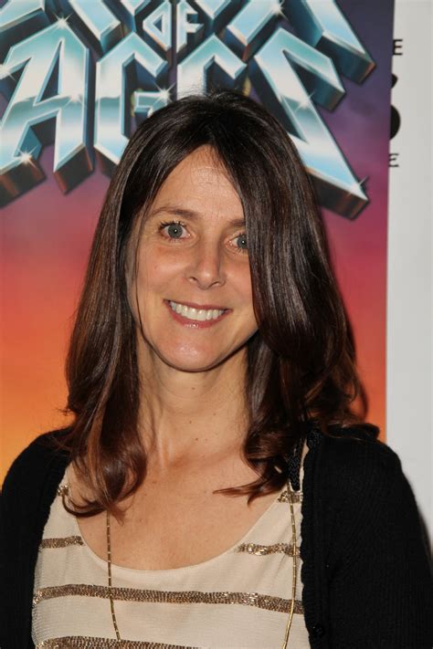 Rising to Stardom: Martha Quinn's Breakthrough in the Entertainment Industry