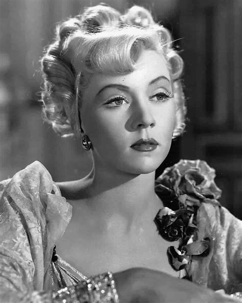 The Alluring Presence that Enthralled Audiences: Exploring Gloria Grahame's Mesmerizing Charm