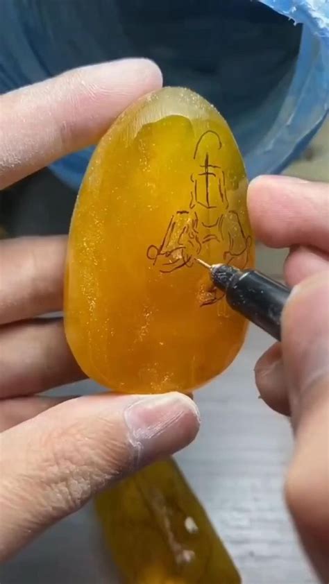 The Art of Craftsmanship: Analyzing the Elements of Amber's Mesmerizing Physique