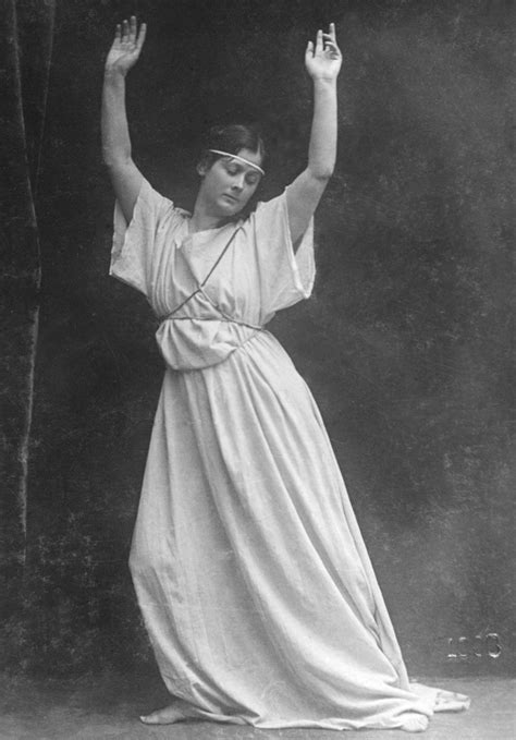 The Beginnings: Isadora Duncan's Journey to Becoming a Revered Dancer