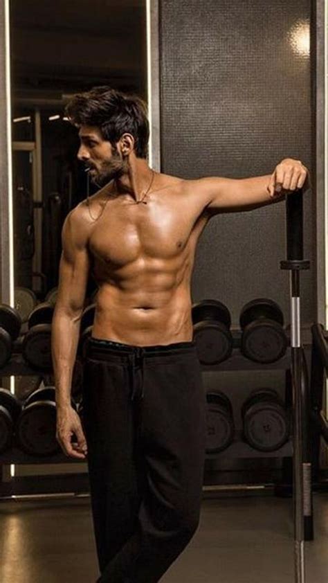 The Evolution of Kartik Aaryan's Physique: From Slender to Toned