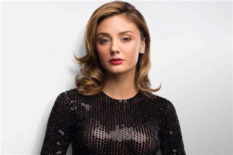 The Height and Figure of Christine Evangelista: Achieving Beauty Standards in Hollywood