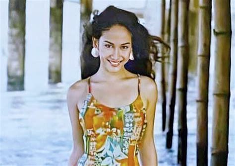 The Rise of a Filipina Stunner: Ina Raymundo's Journey in the World of Modeling