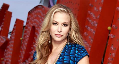 Unveiling Anastacia's Height: The Perfect Fit for Success