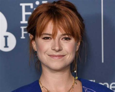 Unveiling Jessie Buckley's Age, Height, and Figure