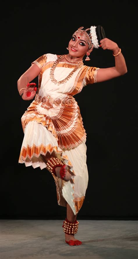 Unveiling the Elegance: Mohiniyattam Dancers and their Figures